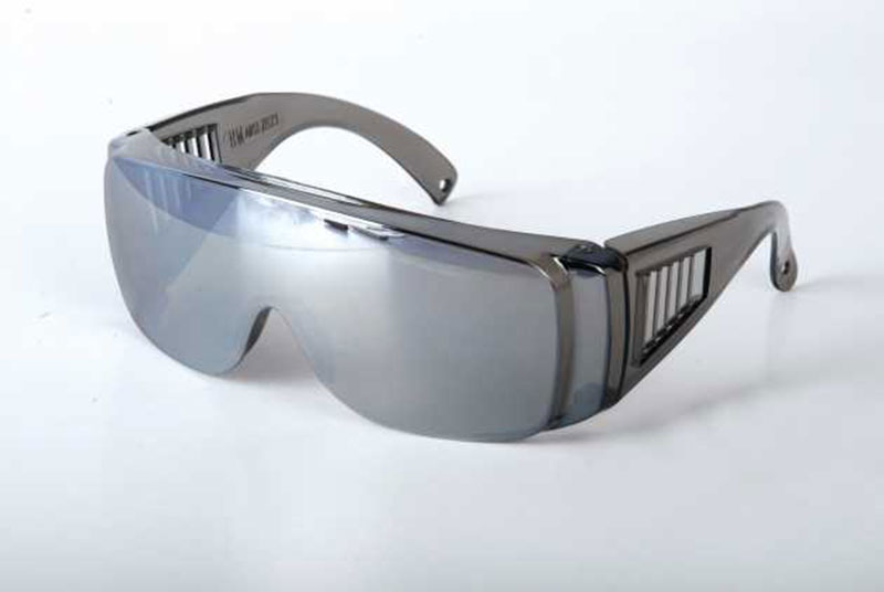 Protective goggle